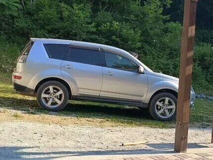 2008 Mitsubishi Outlander II, серебристый, 1100000 рублей