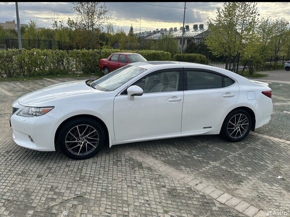 2012 Lexus ES 300h VI, белый, 1900000 рублей - вид 4