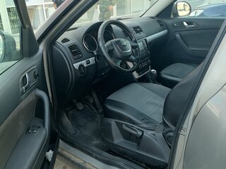 2010 Skoda Yeti I, серый, 700000 рублей, вид 2