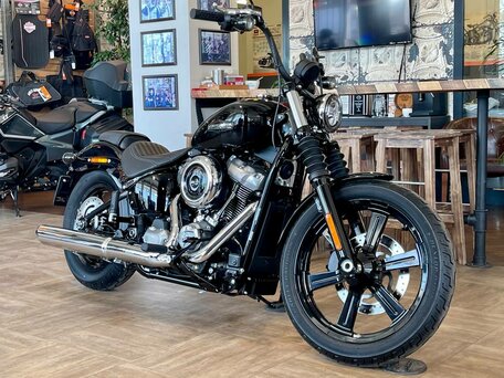 2025 Harley-Davidson Street Bob, чёрный, 2290000 рублей, вид 3