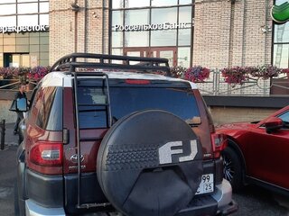 2011 Toyota FJ Cruiser, пурпурный, 3700000 рублей, вид 3