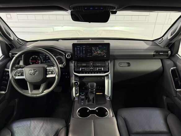 2024 Toyota Land Cruiser 300 Series, белый - вид 2