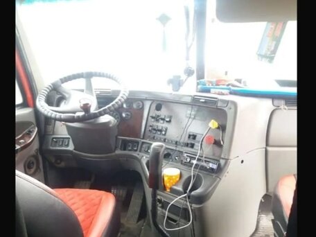 2006 Freightliner Century Class, красный, 990000 рублей, вид 3