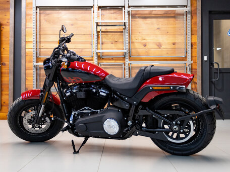 2024 Harley-Davidson Fat Bob, красный, 2700000 рублей, вид 2