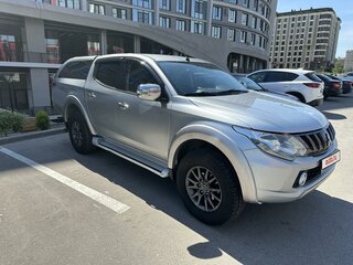 2017 Mitsubishi L200 V, серебристый, 2250000 рублей, вид 3