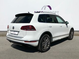 2017 Volkswagen Touareg II Рестайлинг, белый, 2850000 рублей, вид 2