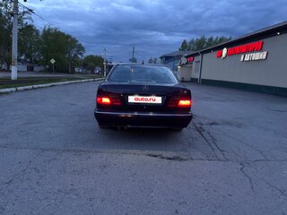 2001 Mercedes-Benz E-Класс 240 II (W210, S210) Рестайлинг, фиолетовый, 850000 рублей, вид 4