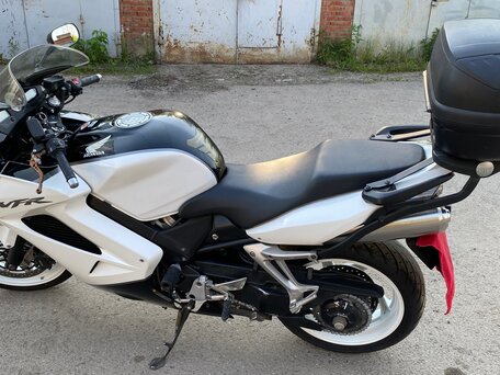 2011 Honda VFR 800, белый, 550000 рублей, вид 2