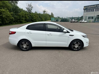 2013 Kia Rio 4-speed III, белый, 870000 рублей, вид 3