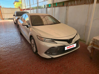 2019 Toyota Camry VIII (XV70), белый, 4000000 рублей, вид 1