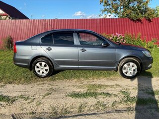 2013 Skoda Octavia II (A5) Рестайлинг, серый, 1050000 рублей, вид 2