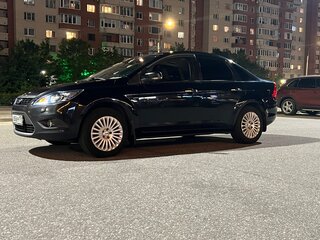 2010 Ford Focus II Рестайлинг, чёрный, 780000 рублей, вид 3