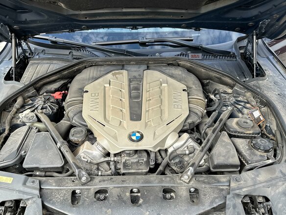 2009 BMW 7 серии Long 750Li xDrive V (F01/F02/F04), синий, 1400000 рублей - вид 13