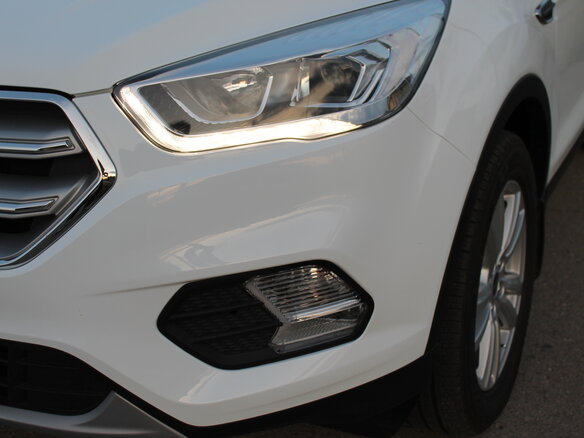 2018 Ford Kuga II Рестайлинг, белый, 3190000 рублей - вид 9
