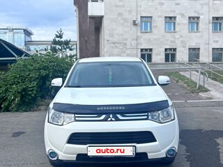 2012 Mitsubishi Outlander III, белый, 1400000 рублей, вид 3