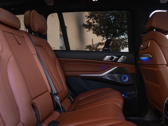 2022 BMW X7 M60i I (G07) Рестайлинг, серый, 17850000 рублей - вид 14