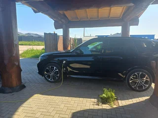 2021 BMW X5 45e IV (G05/G18), чёрный, 6300000 рублей, вид 2