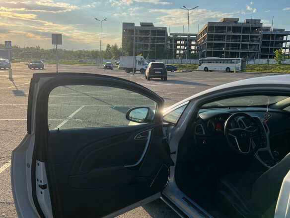 2012 Opel Astra GTC J Рестайлинг, белый, 750000 рублей - вид 25