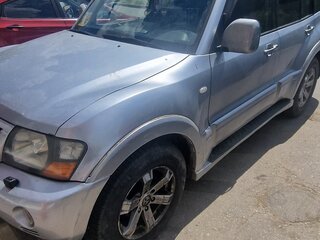 2005 Mitsubishi Pajero III Рестайлинг, серебристый, 1200000 рублей, вид 4