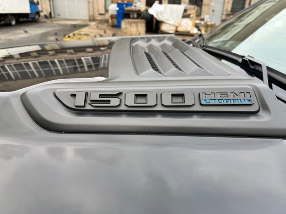 2023 Ram 1500 Quad Cab eTorque V, чёрный, 9150000 рублей - вид 17
