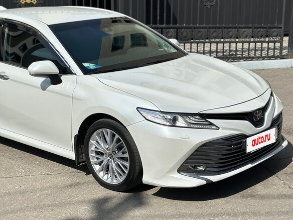 2021 Toyota Camry VIII (XV70), белый, 3050000 рублей - вид 8