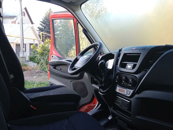 2017 Iveco Daily, красный, 2500000 рублей - вид 6