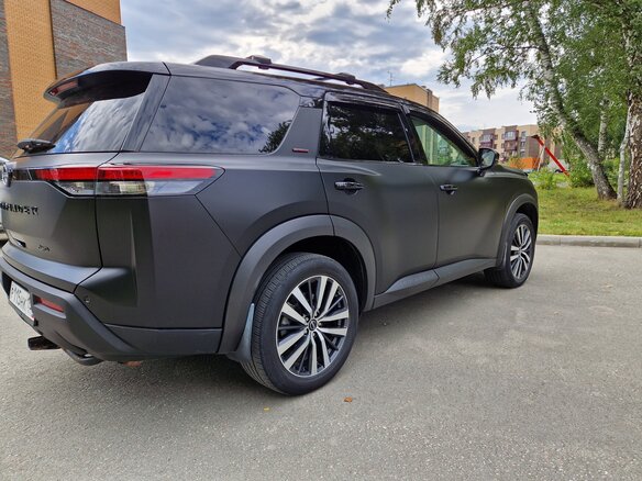 2021 Nissan Pathfinder V, чёрный - вид 5