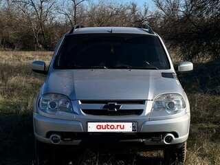 2012 Chevrolet Niva I Рестайлинг, серебристый, 630000 рублей, вид 3