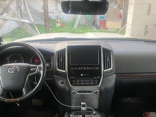 2018 Toyota Land Cruiser 200 Series Рестайлинг 2, белый, 8500000 рублей, вид 4