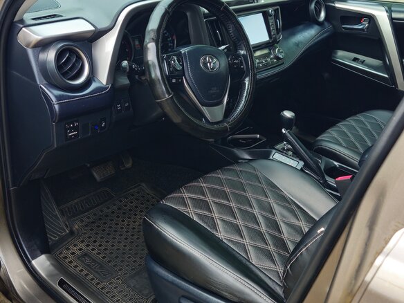 2018 Toyota RAV4 IV (XA40) Рестайлинг, коричневый, 3400000 рублей - вид 5