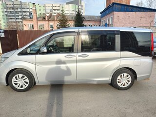 2017 Honda Stepwgn V, серебристый, 1900000 рублей, вид 4