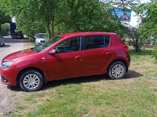 2014 Renault Sandero II, красный, 700000 рублей, вид 3