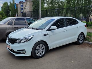 2015 Kia Rio III Рестайлинг, белый, 1199999 рублей, вид 4