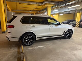 2022 BMW X7 40d I (G07), белый, 9800000 рублей, вид 4