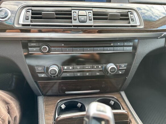 2009 BMW 7 серии Long 750Li xDrive V (F01/F02/F04), синий, 1400000 рублей - вид 9