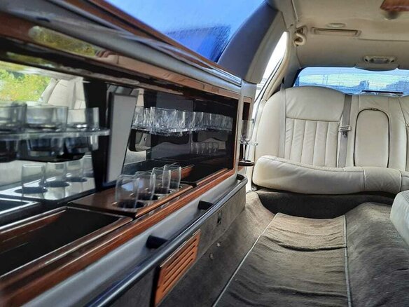 2003 Lincoln Town Car III Рестайлинг, белый, 500000 рублей - вид 11