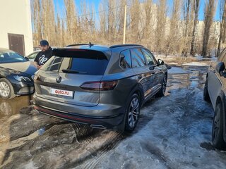 2022 Volkswagen Touareg III, серый, 7500000 рублей, вид 3