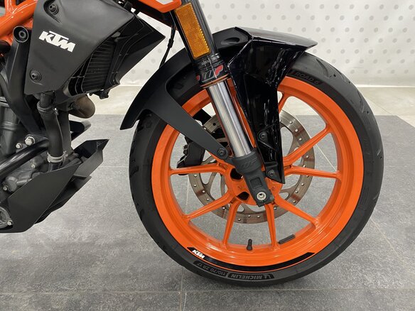 2020 KTM 390 Duke, оранжевый, 455000 рублей - вид 20