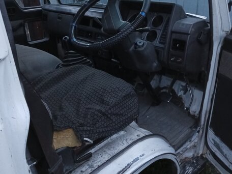 1989 Nissan Atlas, белый, 690000 рублей, вид 3