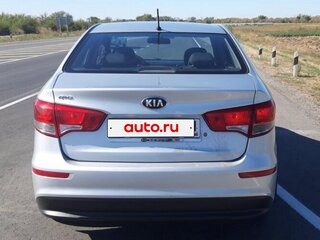 2015 Kia Rio III Рестайлинг, серебристый, 850000 рублей, вид 2
