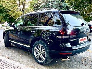 2008 Volkswagen Touareg I Рестайлинг, чёрный, 1100000 рублей, вид 4