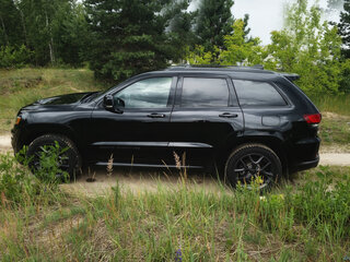 2020 Jeep Grand Cherokee IV (WK2) Рестайлинг, чёрный, 5100000 рублей, вид 2