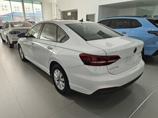 2023 Volkswagen Lavida III Рестайлинг, белый, 1054007 рублей, вид 4