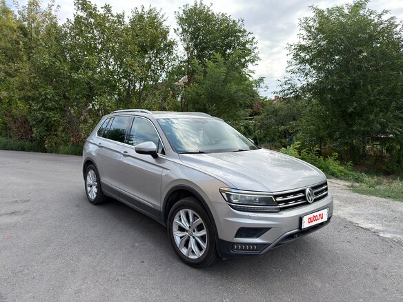 2017 Volkswagen Tiguan II, серебристый, 1800000 рублей - вид 4