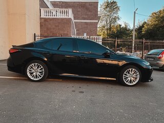 2019 Toyota Camry VIII (XV70), чёрный, 3000000 рублей, вид 4