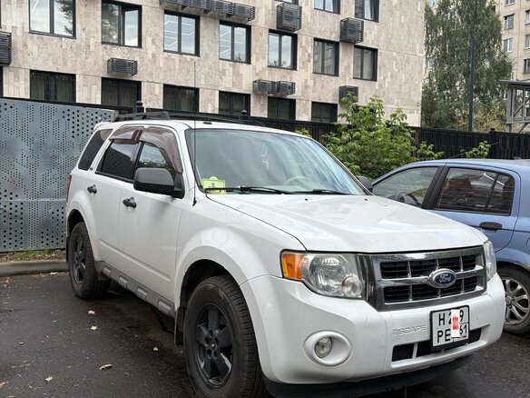 2010 Ford Escape II, белый