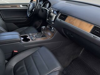 2014 Volkswagen Touareg II, чёрный, 2250000 рублей, вид 2