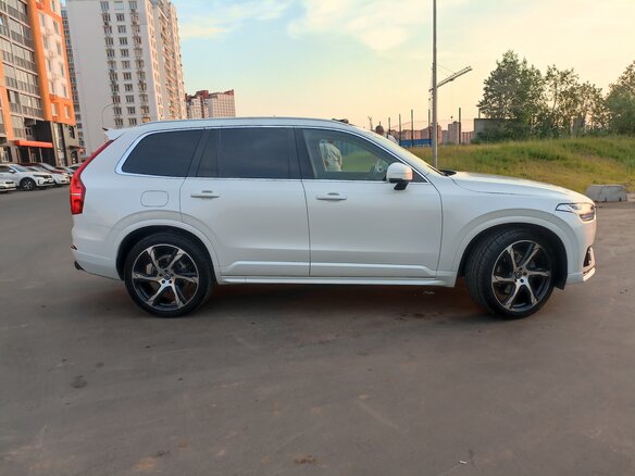 2022 Volvo XC90 II Рестайлинг 1, белый, 4850000 рублей - вид 7