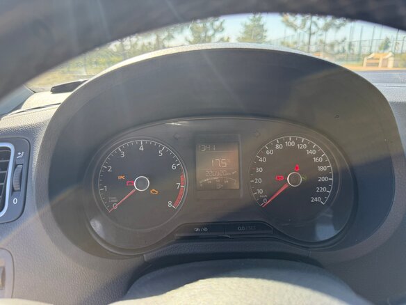 2015 Volkswagen Polo V, белый, 900000 рублей - вид 10