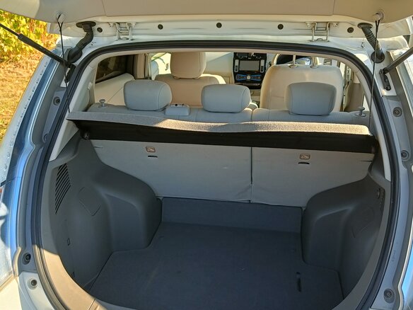 2013 Nissan Leaf (EM57) I (ZE0/AZE0), белый, 1280000 рублей - вид 15